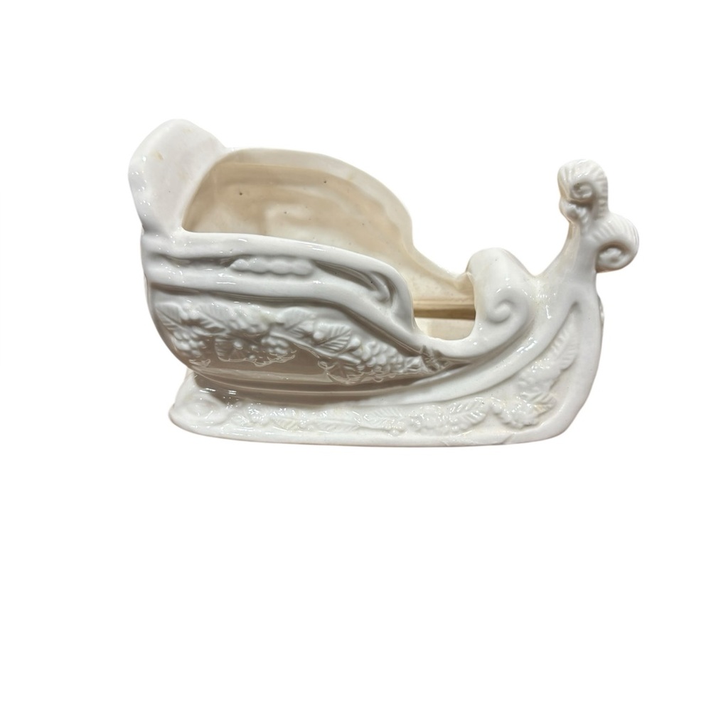 Ceramic sleigh